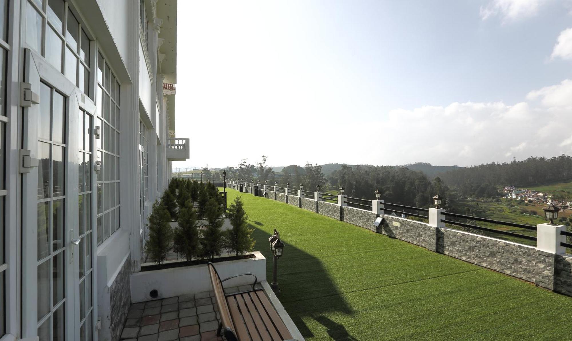 Treebo Skydale Inn & Suites With Mountain View Ooty Extérieur photo